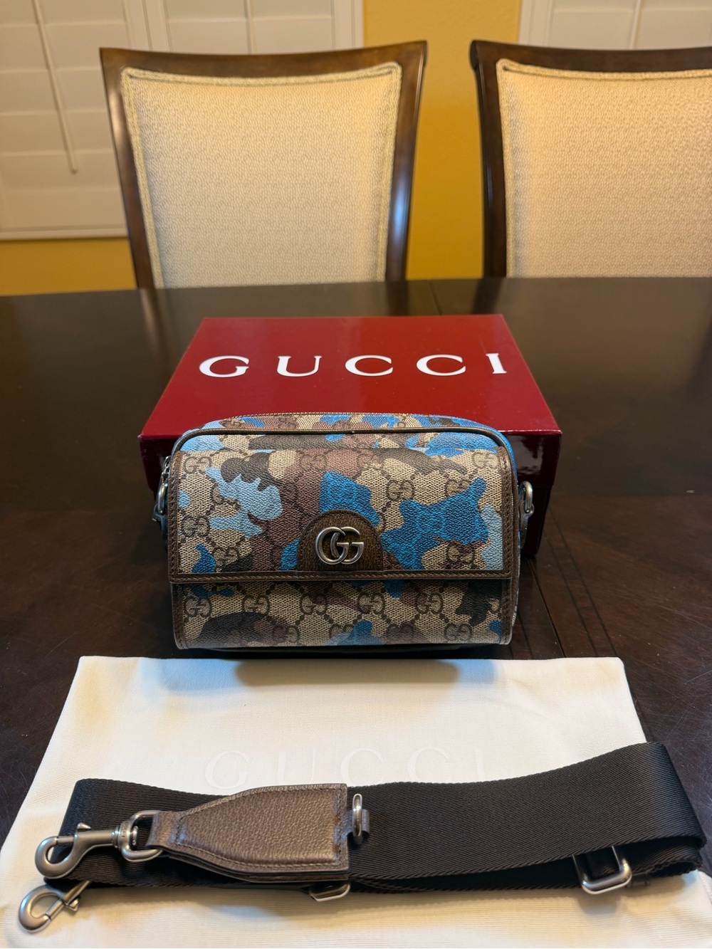 New Authentic Gucci GG Supreme Logo Leather Brown Blue Shoulder Bag